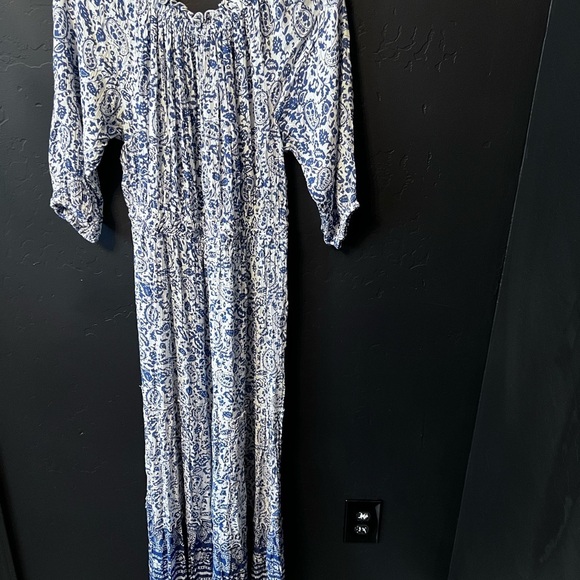 Chelsea Taylor Medium Coastal Boho Maxi
Dress Blue White Paisley Print like New - Picture 7 of 10